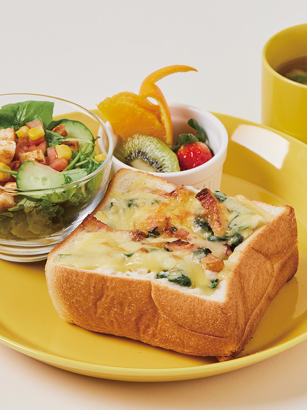 パングラタンプレートホワイトソース＆ほうれん草ベーコン